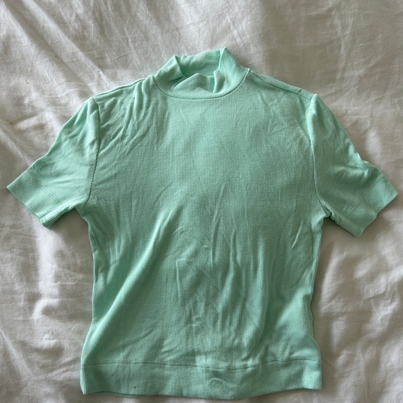 Wilfred crop top from Aritzia - Picture 1 of 2